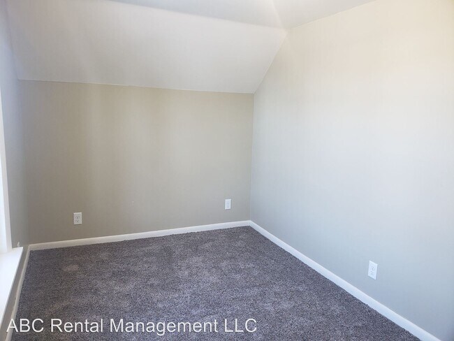 Building Photo - 321 6th Ave