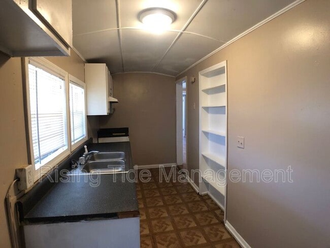 Building Photo - 1208 Waverly St