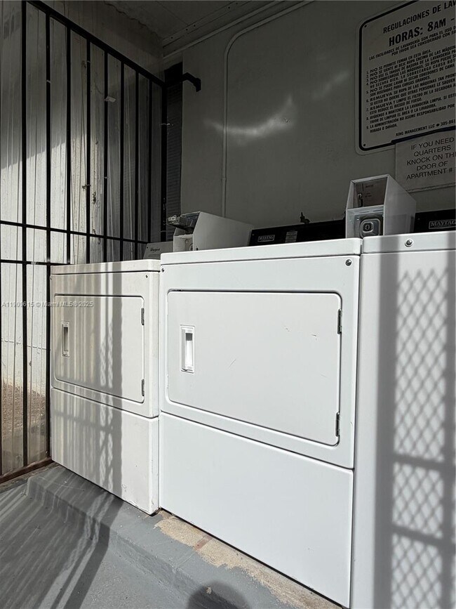 Building Photo - 600 SW 10th St