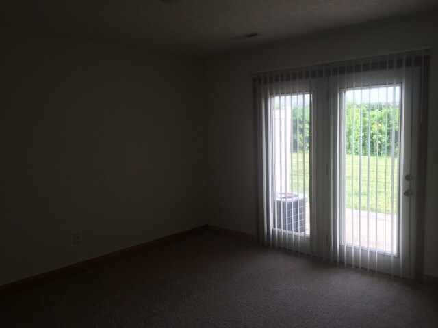 Master bedroom - 2251 Shamrock Ln