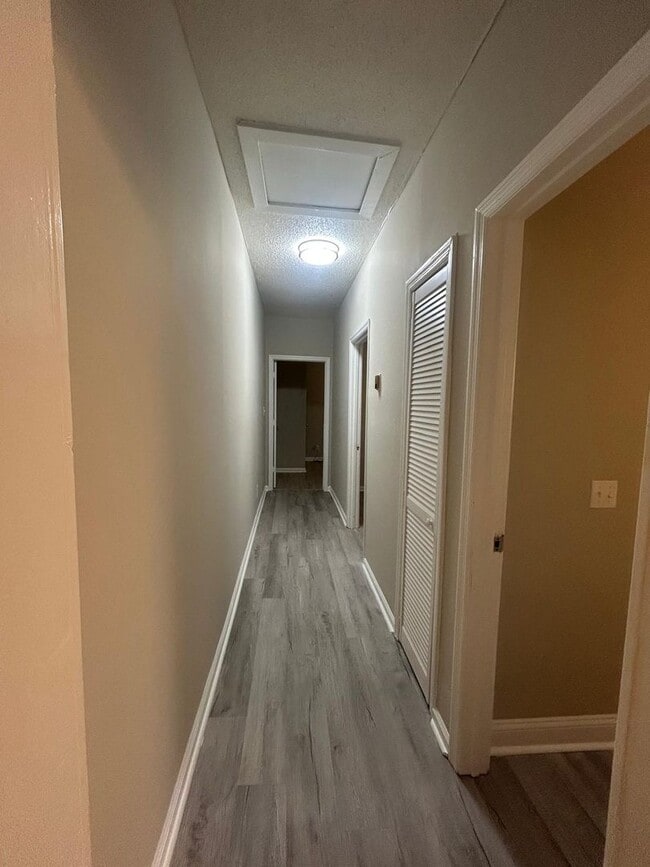 Building Photo - Fully Renovated Apartment Duplex Located in the Heart of Edgewood - 2227B