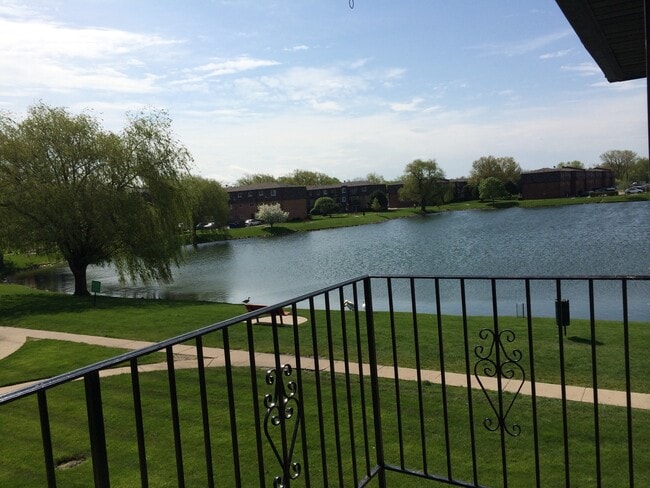 Building Photo - 9461 Bay Colony Dr