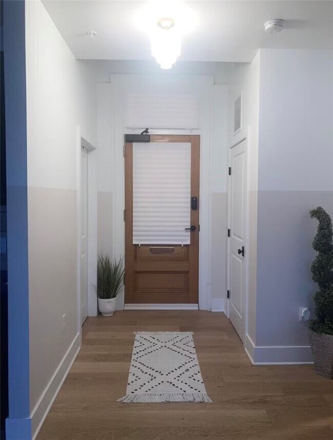 Building Photo - 30 W Broad St