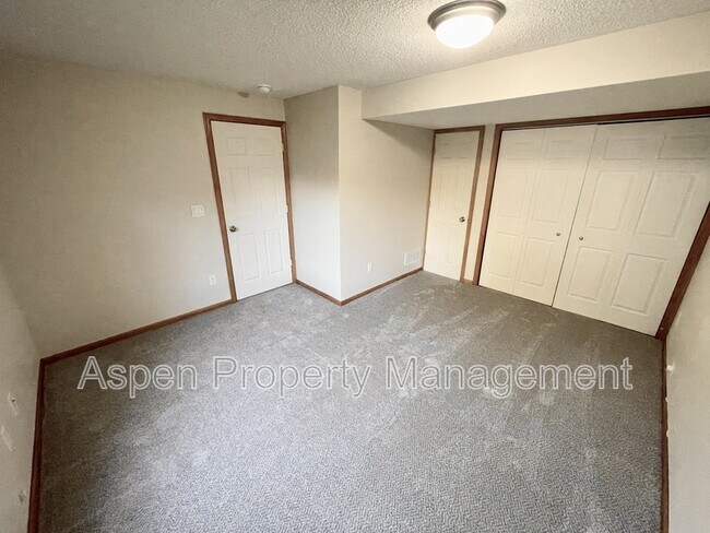 Building Photo - 626 Tipperary Rd