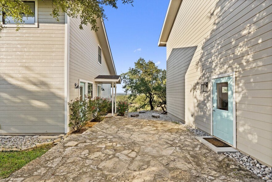 Building Photo - 414 Gregg Dr