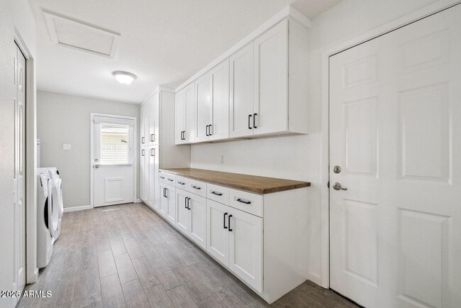 Building Photo - 4613 S Rita Ln