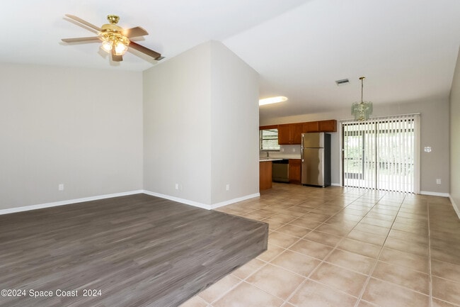 Building Photo - 1155 31st Ave SW