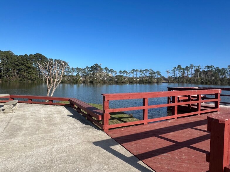 Building Photo - 2257 Huntingdon Dr