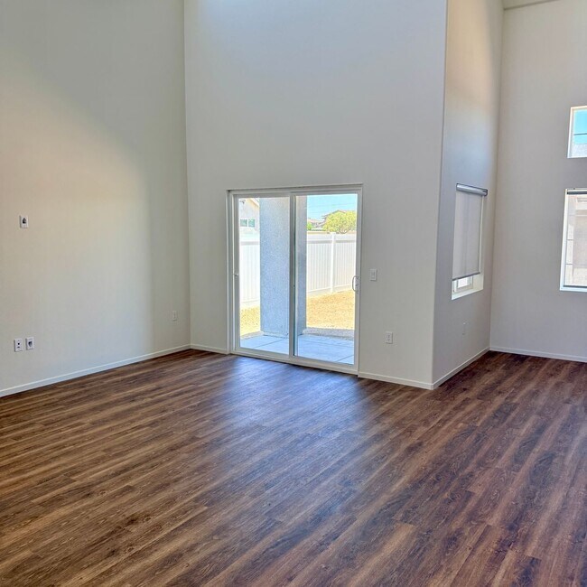 Building Photo - 11712 Sebastian Rd