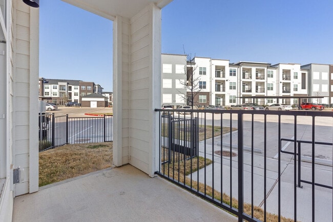 Building Photo - 1301 Leah Ave