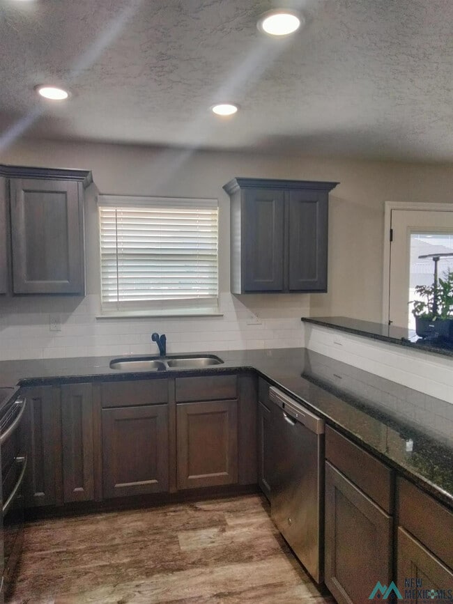 Building Photo - 2115 Roadrunner Dr