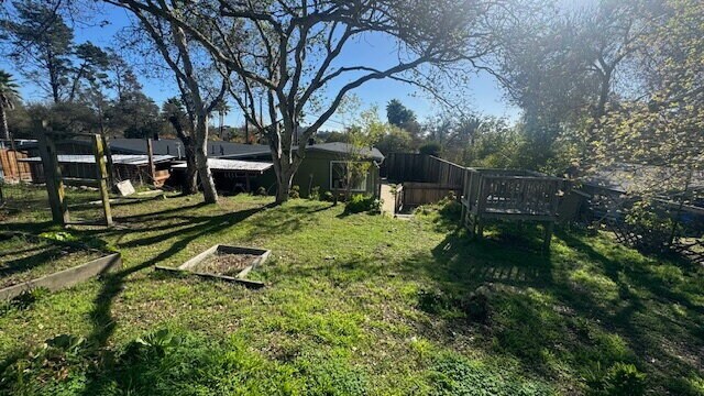 Building Photo - Move-in special: 50% off first month!  Pea...