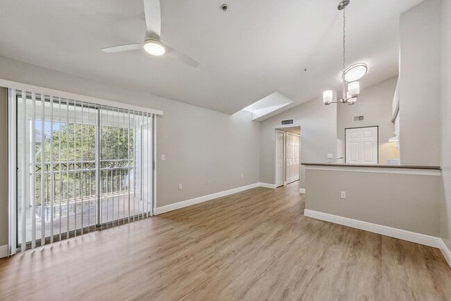 Building Photo - 300 S Orange Ave