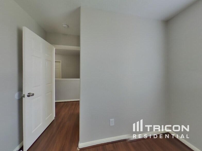 Building Photo - 6714 Clover Walk Ln