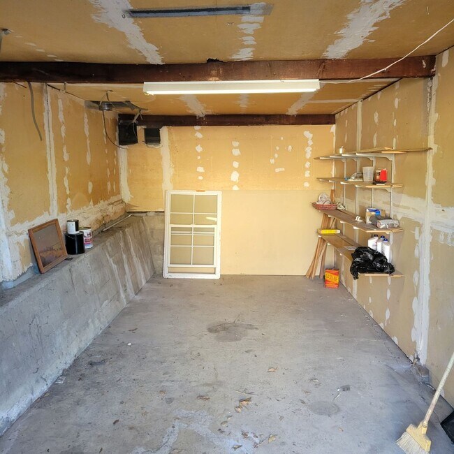 Building Photo - 403 Talbert St