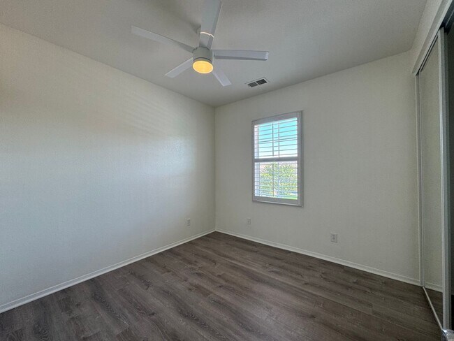 Building Photo - 5 Bedroom Canyon Hills home