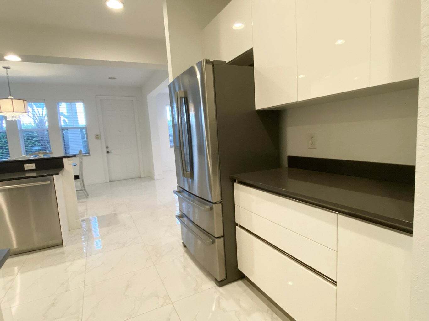 Building Photo - 850 Millbrae Ct