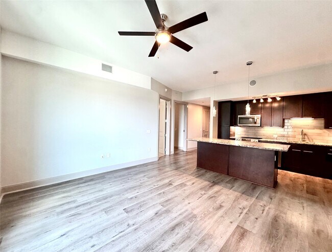 Building Photo - 9787 Katy Fwy