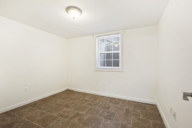 Building Photo - A GEM IN RIVERDALE HEIGHTS!