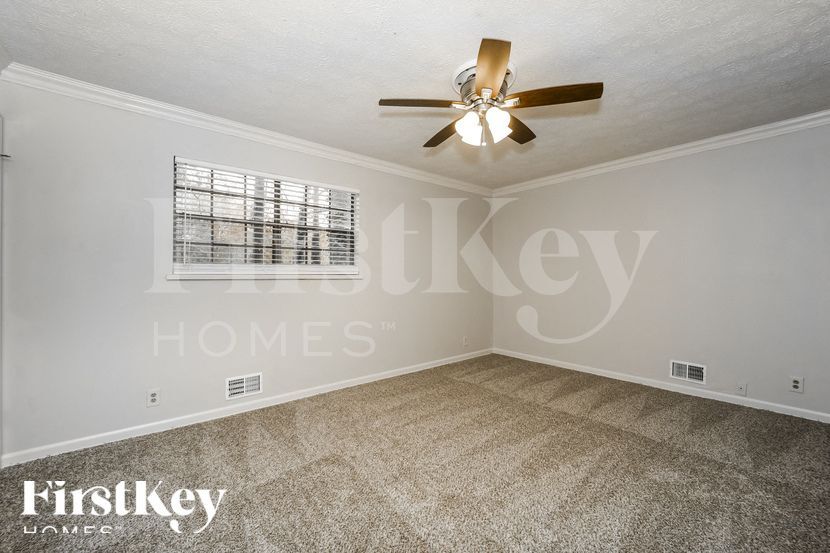 Building Photo - 367 Bedford St