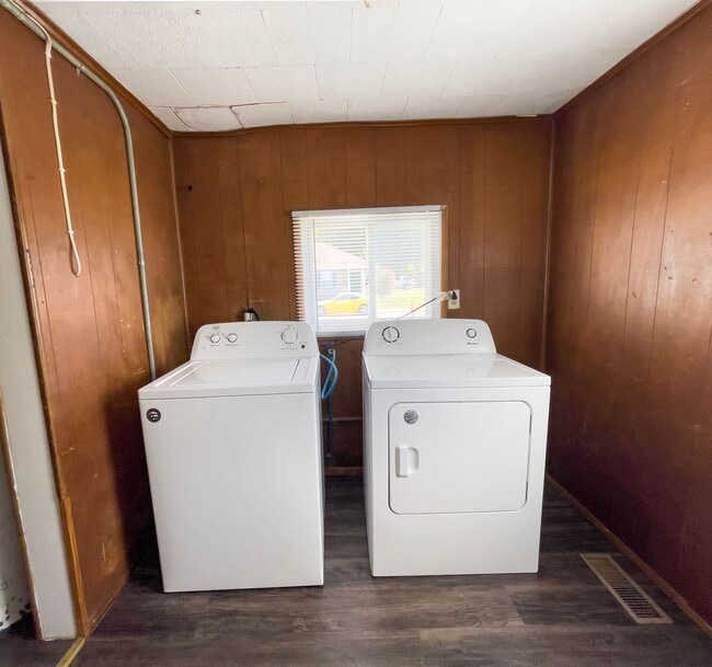 Building Photo - Recently Renovated