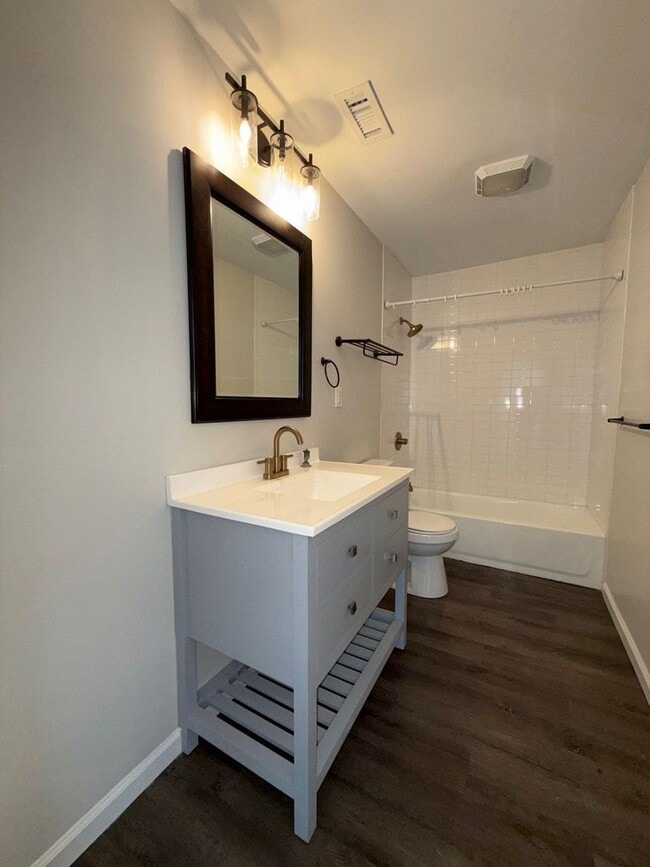 Building Photo - Modern & Spacious 3BR Home with Trendy Design Features and Large Yard! (NEAR TEAS VALLEY SCHOOL D...