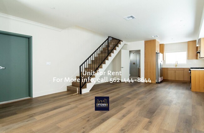 Building Photo - Townhome - 3 Bedrooms-2.0 Baths - Cudahy