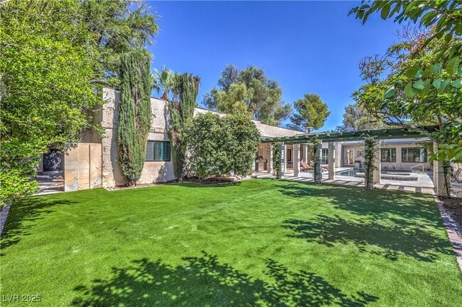 Building Photo - 2701 Alta Dr