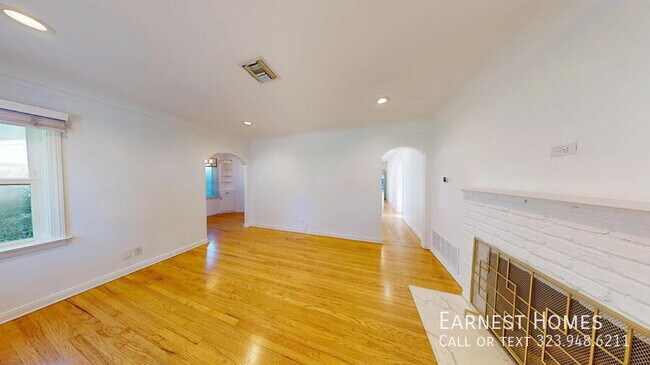 Building Photo - 14338 Califa St