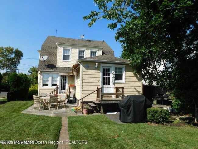 Building Photo - 319 Jersey Ave