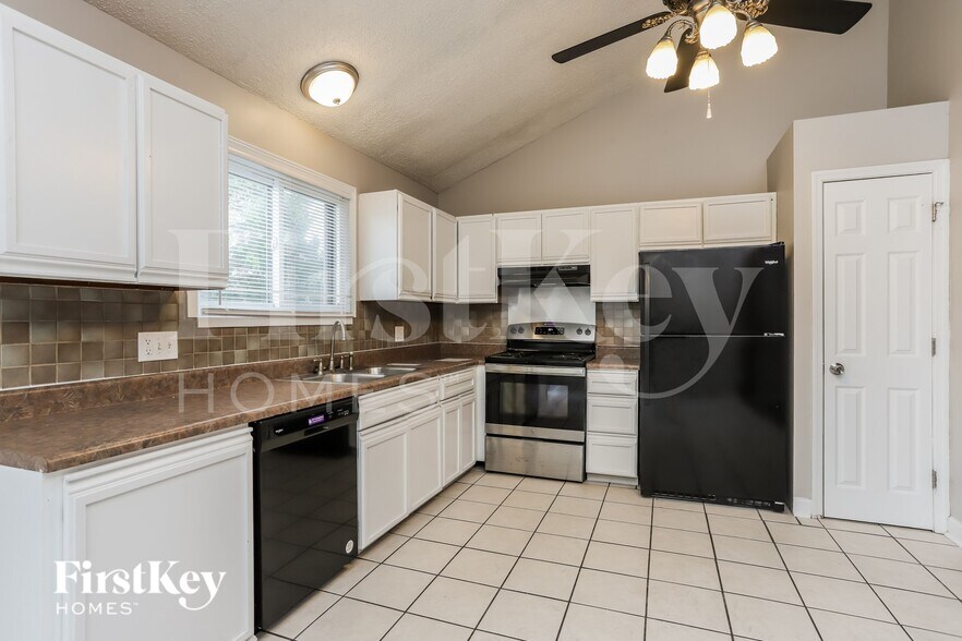 Building Photo - 416 Oak Pl