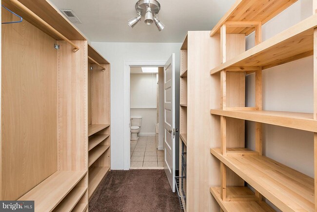 Building Photo - 3 Bedroom in a GREAT AREA
