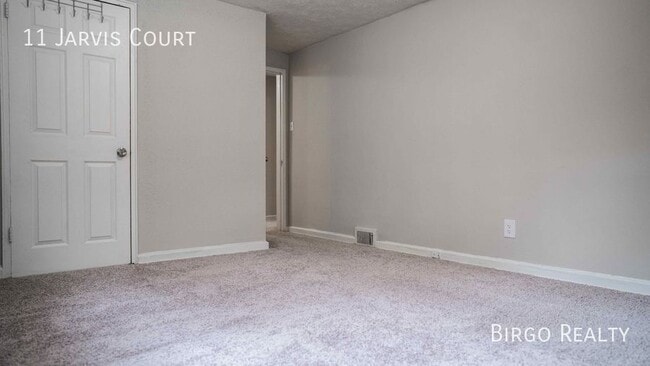 Building Photo - Move in special! First month free rent!