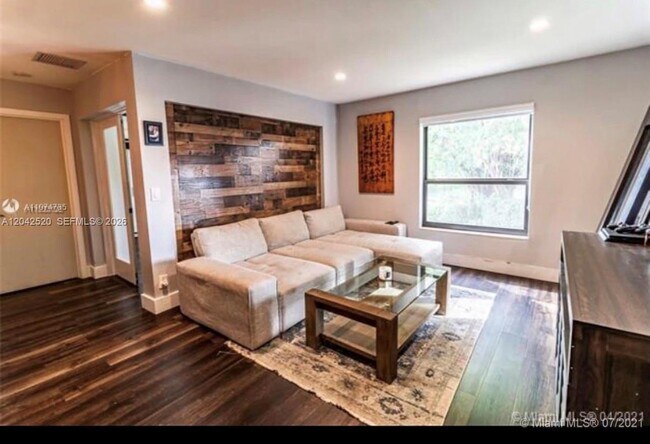 Building Photo - 3833 Cocoplum Cir