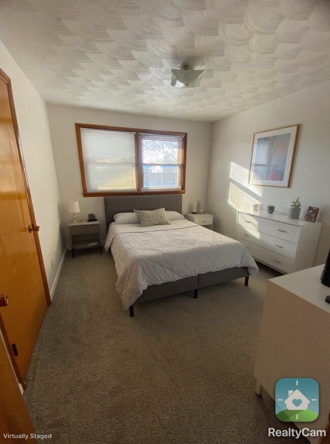 Building Photo - 809 Greenfield Dr