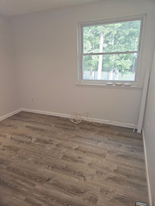 Building Photo - 3 Ethan Allen Ct