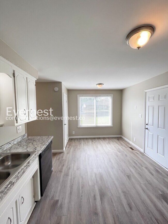 Building Photo - 901 Cimarron Ct