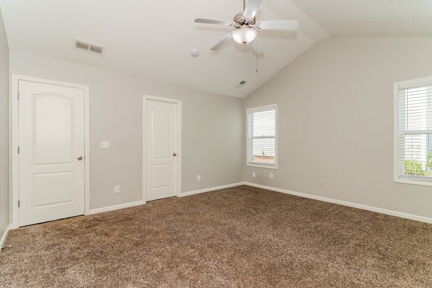 Building Photo - 218 Comet Ct
