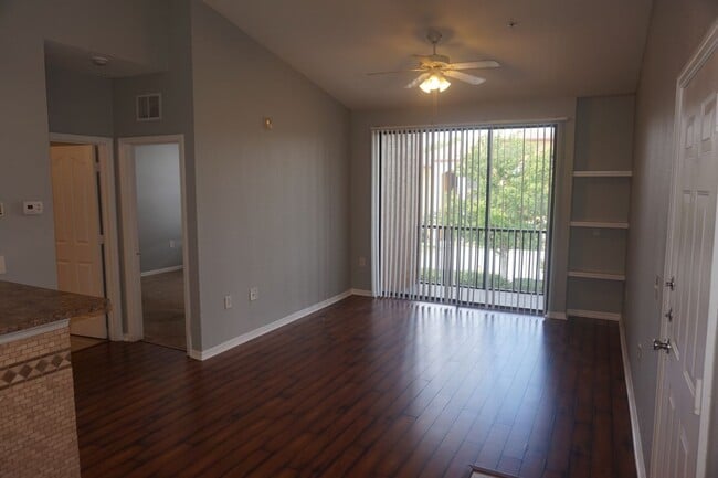 Building Photo - Newly Remodeled 1/1 in Serenata @ Metrowest