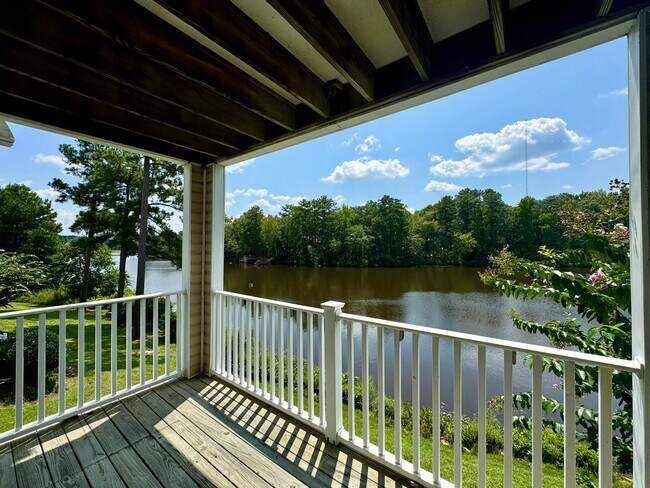 Building Photo - Harbour Pointe Condo