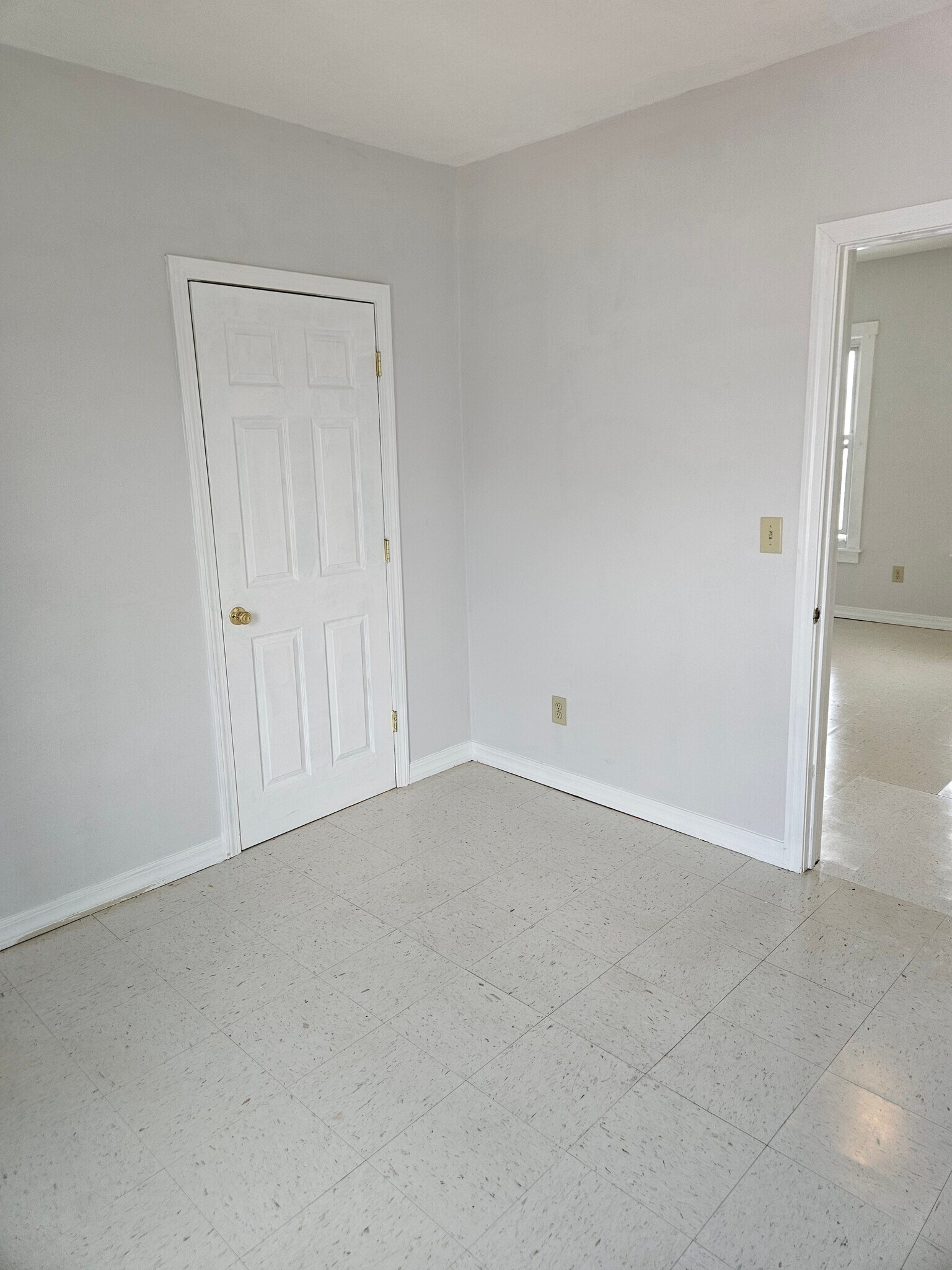 Building Photo - 56 Laval St