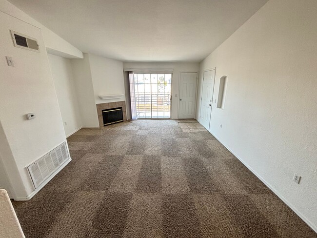Building Photo - Beautiful 2Bed/2Bath home located in the C...