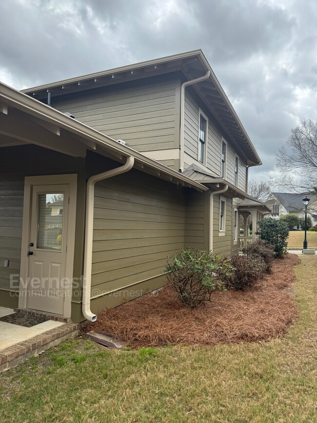 Building Photo - 2067 Ross Park Way