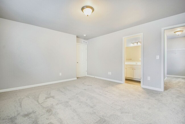 Building Photo - Newer 4 Bedroom for Lease