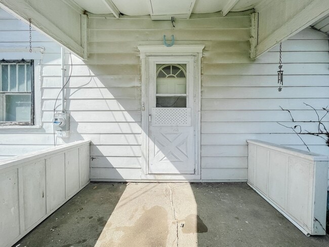 Building Photo - Fenced in Backyard + Garage