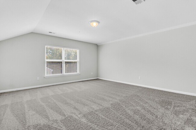 Building Photo - 5 Bedroom 3 Bath Home Located in Sophia Landing in Goose Creek