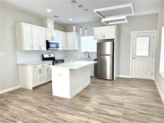 Building Photo - 11 West Dr