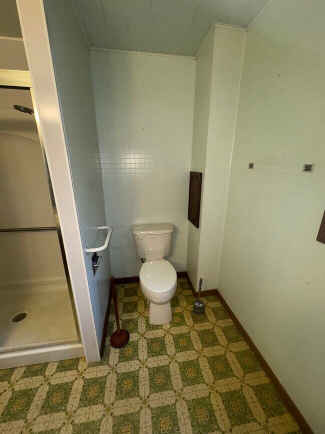 Building Photo - 420 W College St