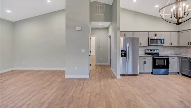 Building Photo - 627 Prescott Ave