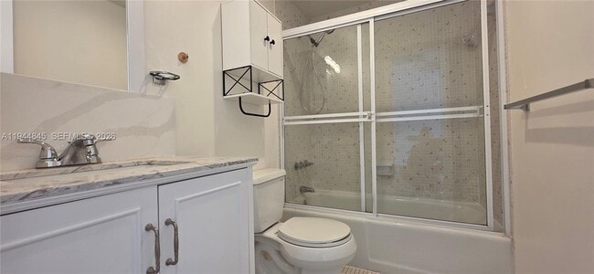 Building Photo - 400 Kings Point Dr